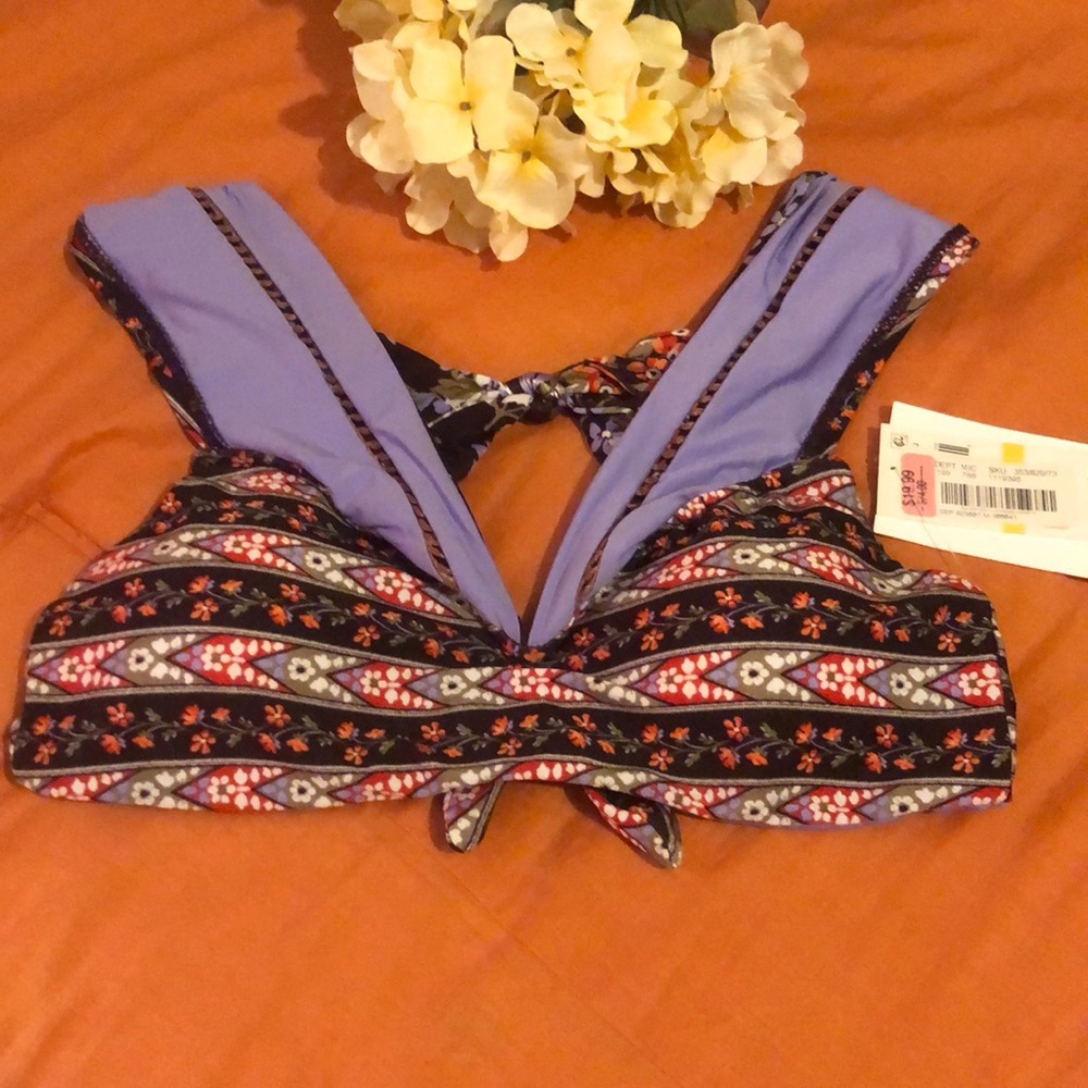 NWT BECCA BIKINI TOP SIZE MEDIUM